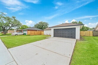 11819 Ryewater Dr in Houston, TX - Foto de edificio - Building Photo