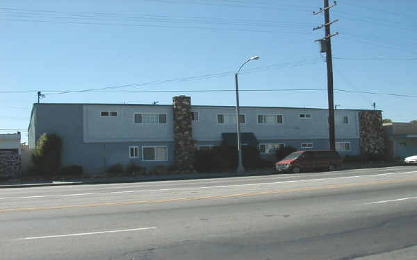 6221 Cherry Ave. in Long Beach, CA - Building Photo