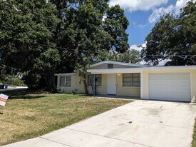 3701 Ferguson St in Sarasota, FL - Building Photo