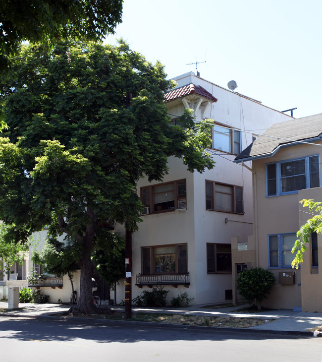 326 W 5th St in Long Beach, CA - Foto de edificio - Building Photo