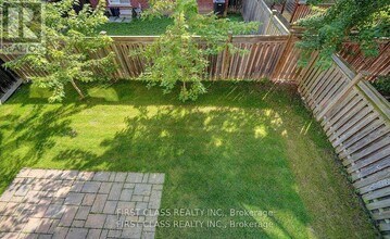 33 Schuster Ln in Vaughan, ON - Building Photo - Building Photo