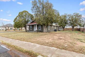 1322 N Lincoln Ave in Odessa, TX - Building Photo - Building Photo