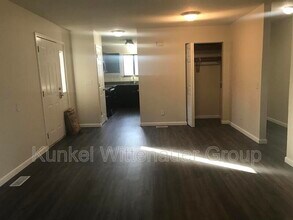 19 Twin Oaks Dr in Belleville, IL - Building Photo - Building Photo