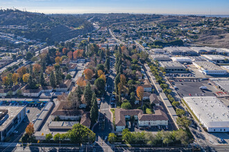 Cameo Woods in Los Angeles, CA - Foto de edificio - Building Photo