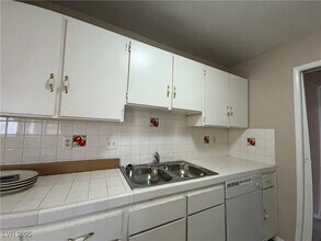 67 N Christy Ln in Las Vegas, NV - Building Photo - Building Photo