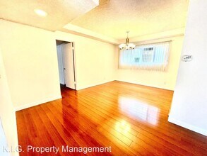 1065 S Holt Ave in Los Angeles, CA - Building Photo - Building Photo