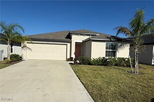 17712 Paradiso Wy in North Fort Myers, FL - Building Photo