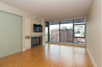 820 Blanchard St, Unit 603 in Seattle, WA - Foto de edificio - Building Photo
