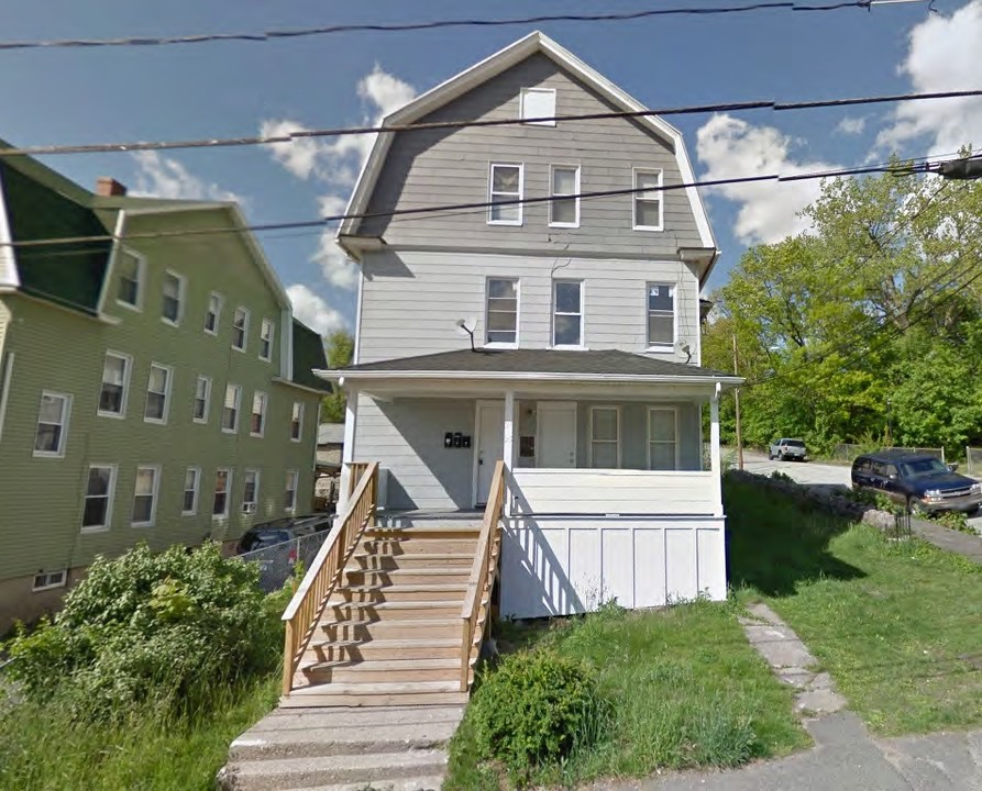 23 Stiles St in Waterbury, CT - Building Photo