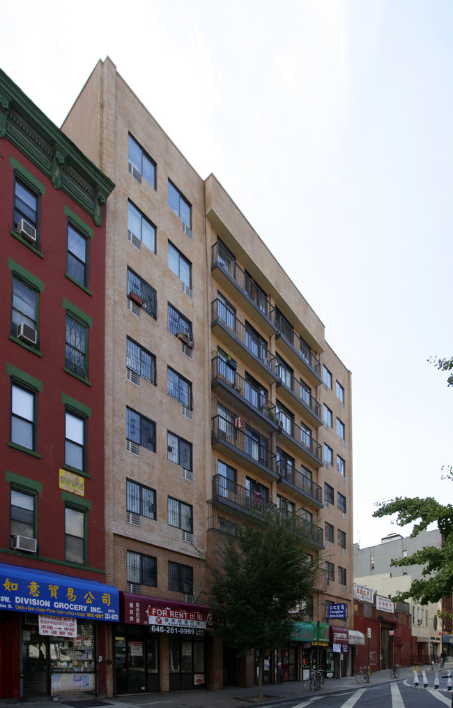 135 Division St in New York, NY - Building Photo - Building Photo