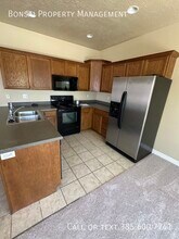 7122 S 420 E in Midvale, UT - Building Photo - Building Photo