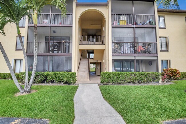 616 Sea Pine Way in Greenacres, FL - Building Photo - Building Photo