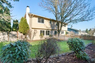 17007 NE 38th Pl in Bellevue, WA - Building Photo - Building Photo
