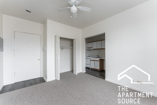 3957 W Irving Park Rd in Chicago, IL - Building Photo - Building Photo