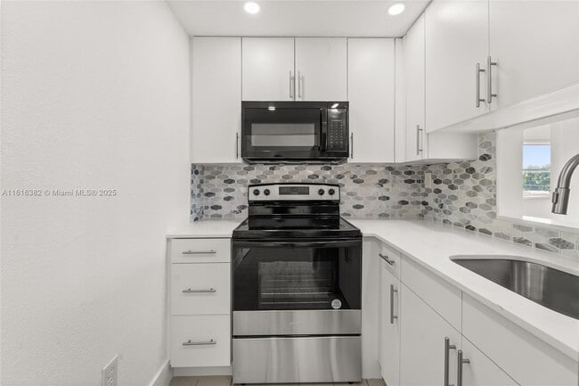 6200 W Flagler St in Miami, FL - Building Photo - Building Photo