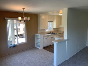 3661 Regal Pl, Unit A in Los Angeles, CA - Foto de edificio - Building Photo
