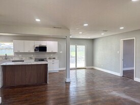 5099 Woodland Dr in Irving, TX - Building Photo