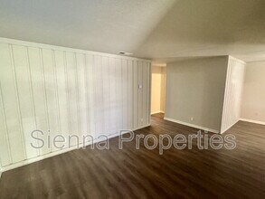 3411 Dolphin Dr in Austin, TX - Foto de edificio - Building Photo