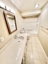 14537 NE 40th St, Unit H103 in Bellevue, WA - Building Photo - Building Photo