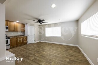 13809 N 41st Pl in Phoenix, AZ - Foto de edificio - Building Photo
