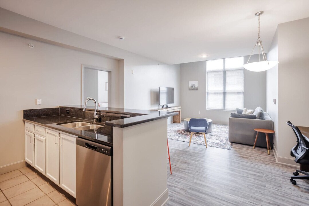 121 E Freedom Way in Cincinnati, OH - Building Photo