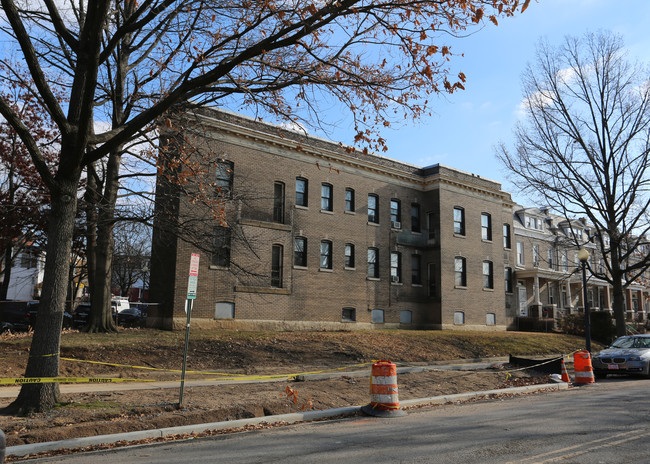 1006 Webster St NW in Washington, DC - Foto de edificio - Building Photo