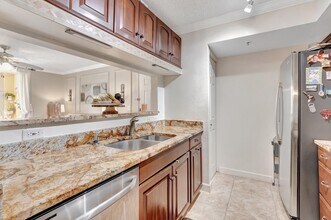 103 Yacht Club Way in Hypoluxo, FL - Foto de edificio - Building Photo