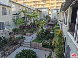 8551 Holloway Dr in West Hollywood, CA - Building Photo