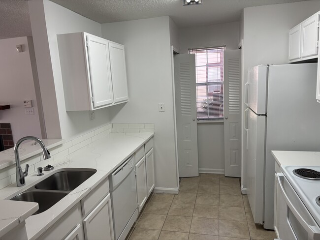 608 Cypress Pointe St, Unit Olga in Alpharetta, GA - Building Photo - Building Photo