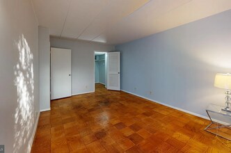 5705 Indian Ct in Alexandria, VA - Foto de edificio - Building Photo