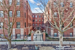 3706 N Sheffield Ave, Unit 3712-204 in Chicago, IL - Building Photo