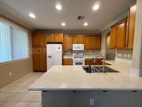 392 Bjorn Ct in Hemet, CA - Building Photo - Building Photo