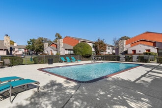 Bent Tree Park Apartments in Addison, TX - Foto de edificio - Building Photo
