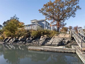44 Brown Rd in East Haven, CT - Building Photo - Building Photo