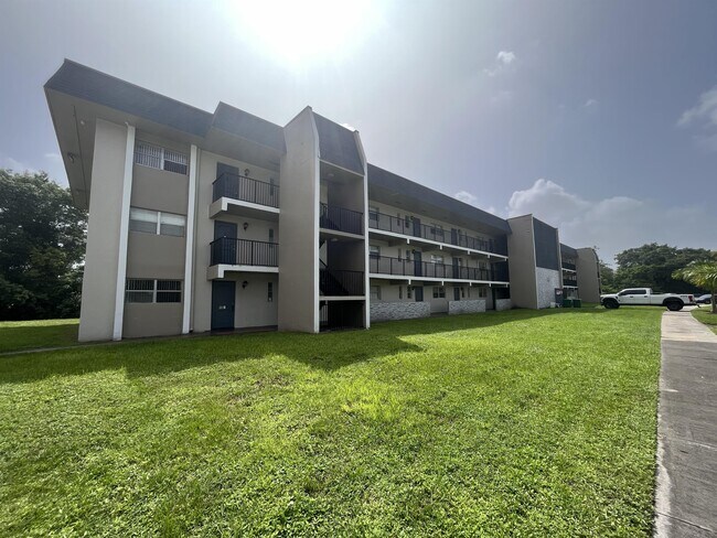 property at 7820 S Colony Cir