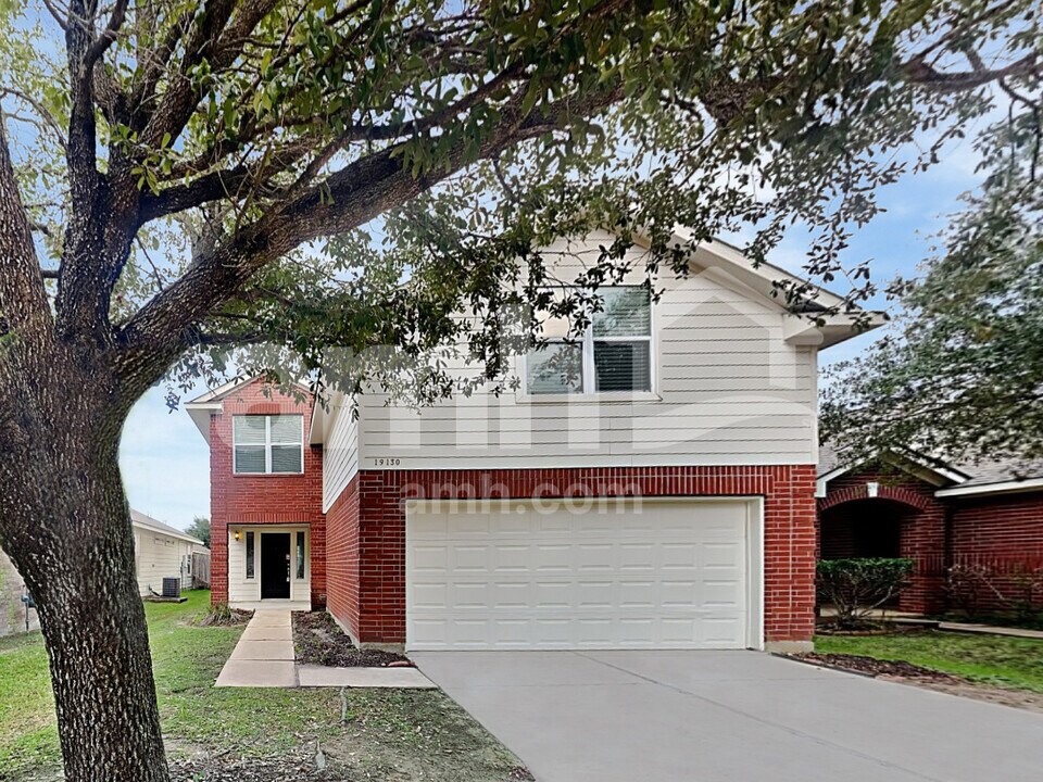 19130 Yellow Thrush Dr in Cypress, TX - Building Photo