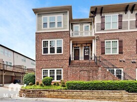 3020 Eltham Pl in Decatur, GA - Building Photo