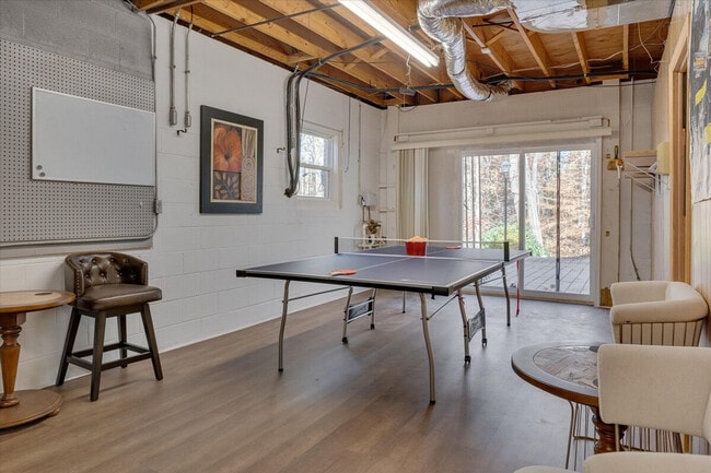 1016 Shalimar Dr in High Point, NC - Foto de edificio - Building Photo