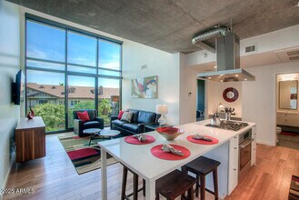 100 W Portland St in Phoenix, AZ - Building Photo - Building Photo