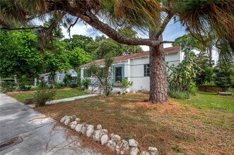 325 W Rio Vista Ct in Tampa, FL - Building Photo - Building Photo