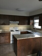 314 N Cedar Ave, Unit A in Wood Dale, IL - Foto de edificio - Building Photo