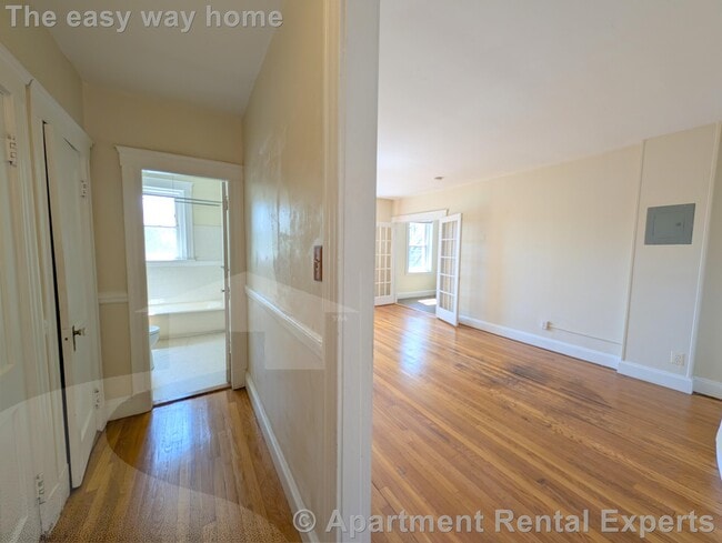 15 Linnaean St