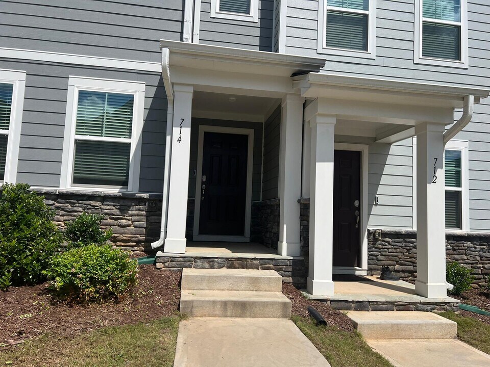 714 Cormiche Ln in Wake Forest, NC - Building Photo