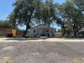 16636 TX-16 Hwy in Poteet, TX - Building Photo - Building Photo