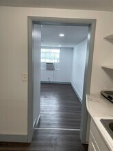 8030 NW 36th Pl in Miami, FL - Foto de edificio - Building Photo