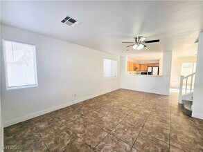 7858 Warwickshire Way in Las Vegas, NV - Building Photo - Building Photo