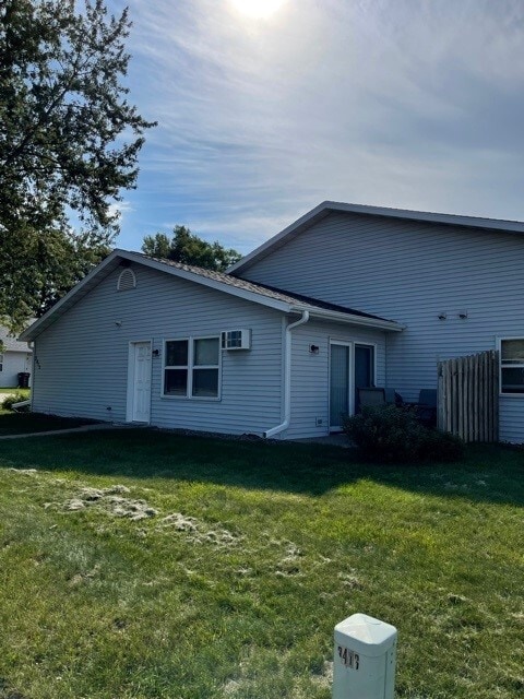 3413 Oak Knoll Dr, Unit #1 in Eau Claire, WI - Foto de edificio - Building Photo