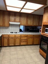 2427 Cherrywood Ct in Hanford, CA - Building Photo - Building Photo