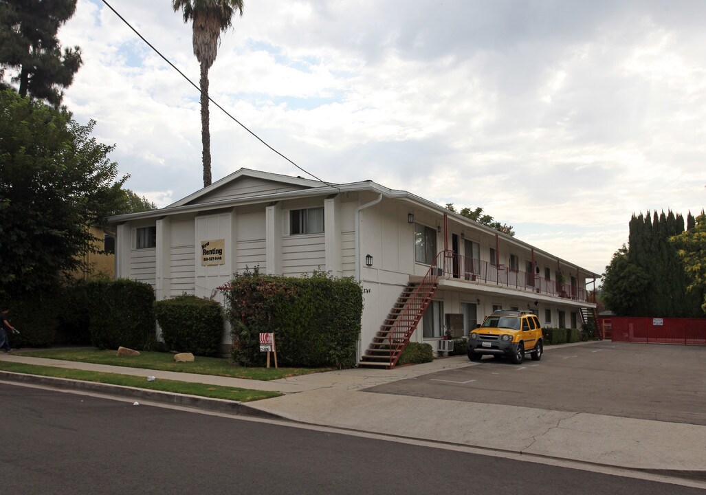 8744 Etiwanda Ave in Northridge, CA - Building Photo