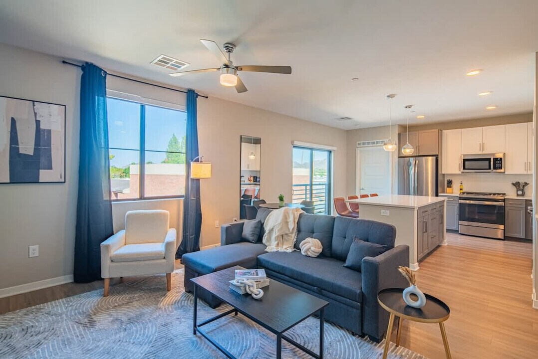777 E Stella Ln in Phoenix, AZ - Building Photo